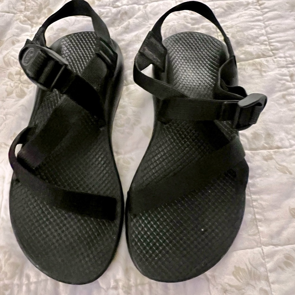 CHACO BLACK STRAP SANDALS 8M